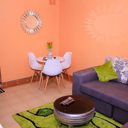 Cozy Homes 1 Bedroom House With Wi-Fi King Size Bed. Free Parking 나이바샤 외부 사진