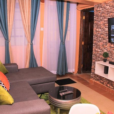 Cozy Homes 1 Bedroom House With Wi-Fi King Size Bed. Free Parking 나이바샤 외부 사진