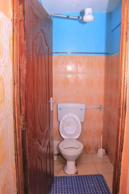 Cozy Homes 1 Bedroom House With Wi-Fi King Size Bed. Free Parking 나이바샤 외부 사진