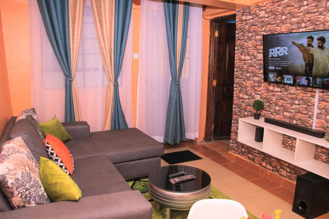 Cozy Homes 1 Bedroom House With Wi-Fi King Size Bed. Free Parking 나이바샤 외부 사진